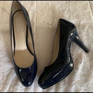 Women’s patent navy heel.